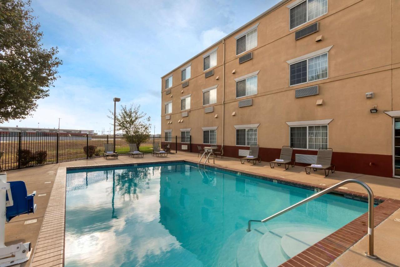 Best Western Governors Inn And Suites Wichita Zewnętrze zdjęcie