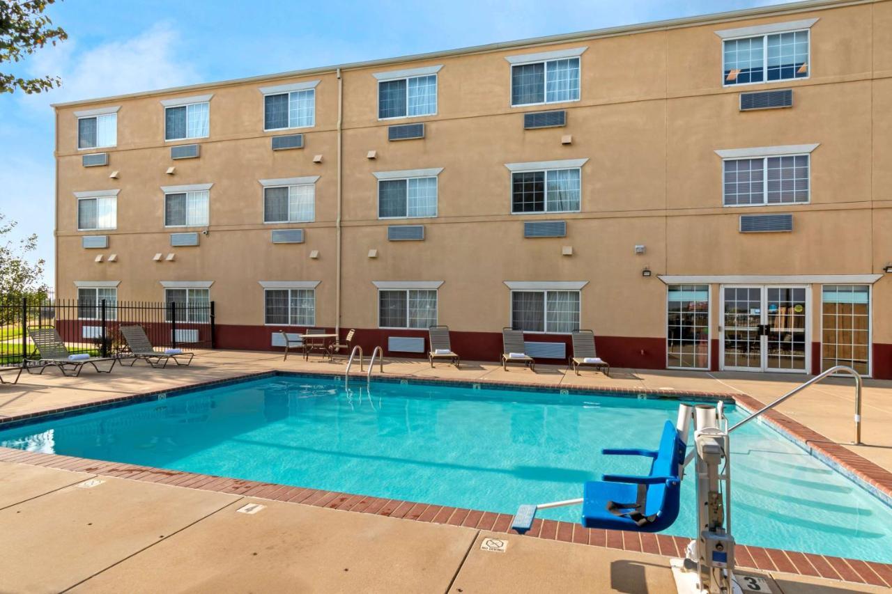Best Western Governors Inn And Suites Wichita Zewnętrze zdjęcie